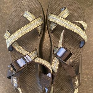 Women’s 9 Chaco sandals